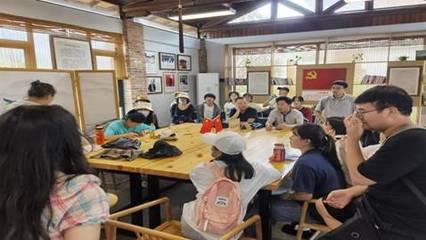 马克思主义学院新农村建设专题研究课程实践考察队赴大邑县南岸美村调研与文化艺术交流