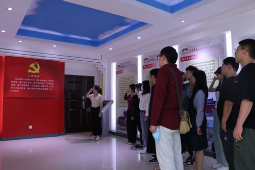 郑州轻工业大学艺术设计学院组织学生党员赴新郑西泰山廉政教育基地开展学习交流活动